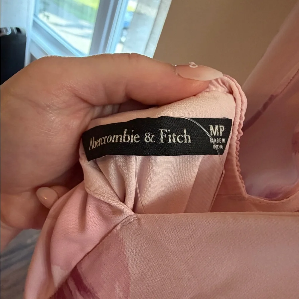 Abercrombie & Fitch reposhing this